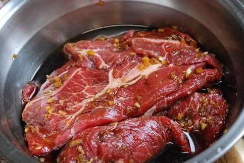 零食：在家做牛肉干？步骤技巧秘诀我教你，简单易学且美味