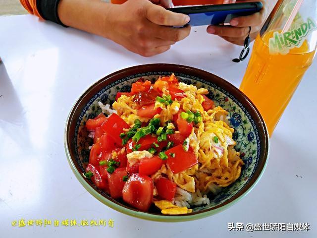 武汉的餐饮消费水平怎样？牛肉面12热干面4块，打拼一族吃得起！