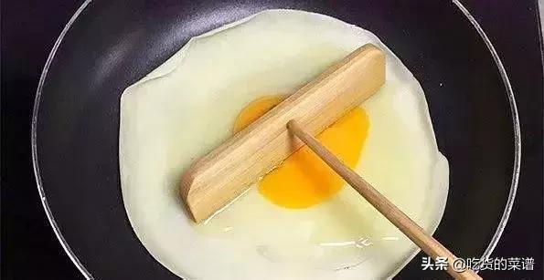 一碗面粉，几个鸡蛋，不发面不醒面，快速做早餐鸡蛋饼，太简单了