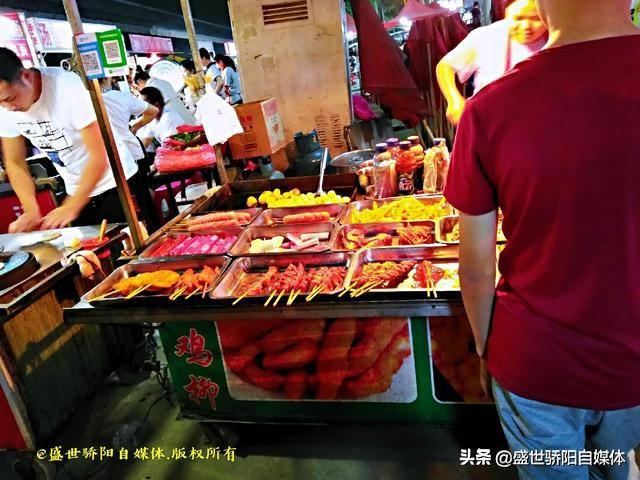 武汉的餐饮消费水平怎样？牛肉面12热干面4块，打拼一族吃得起！
