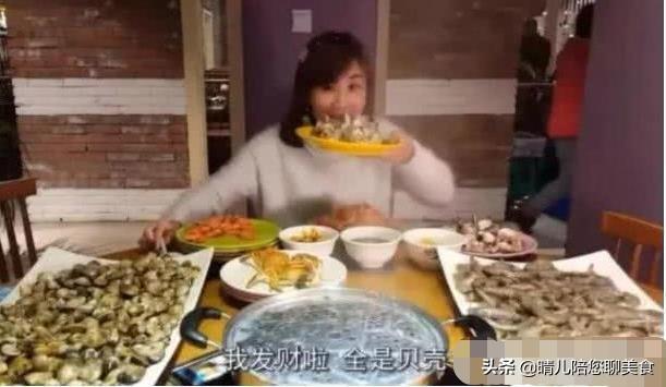 ​密子君挑战50斤海鲜自助餐，看到她的吃相网友齐叹：老板亏大了