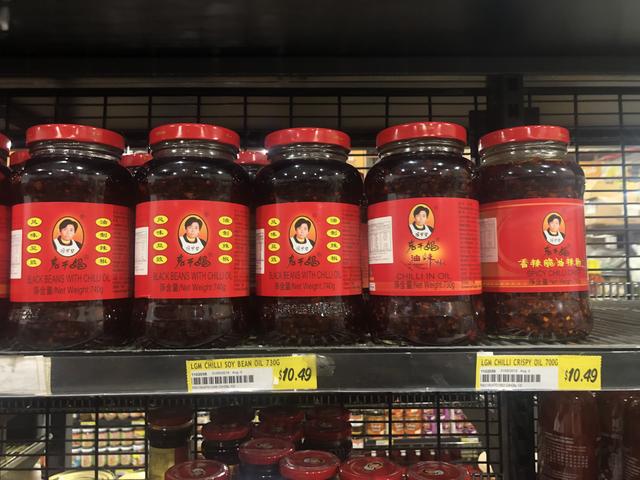 澳洲超市看到网红辣椒酱老干妈 730克50块一瓶 这个型号中国没有