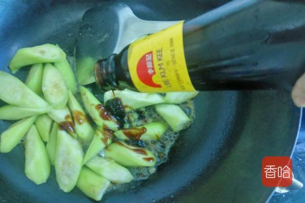厨师长教你蚝油丝瓜的做法，多加这一步丝瓜翠绿不变黑，简单美味