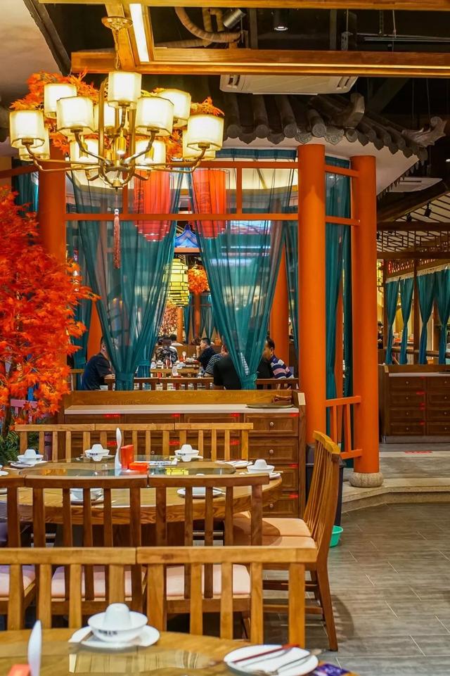 这家充满江湖气息的湘菜馆，没别的特点，就是下饭，还够辣...