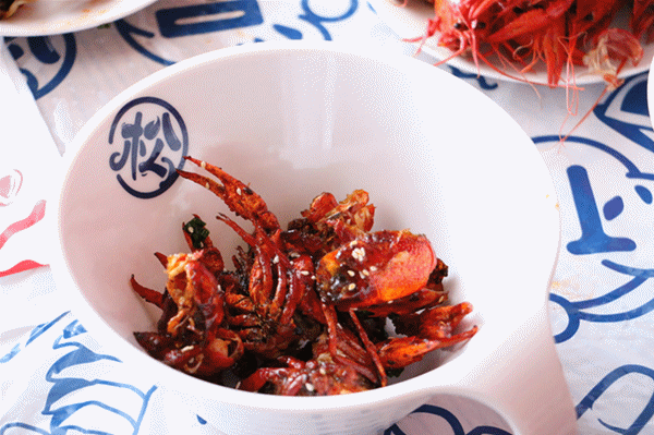 深圳爆款小龙虾，刚来西安就免费？
