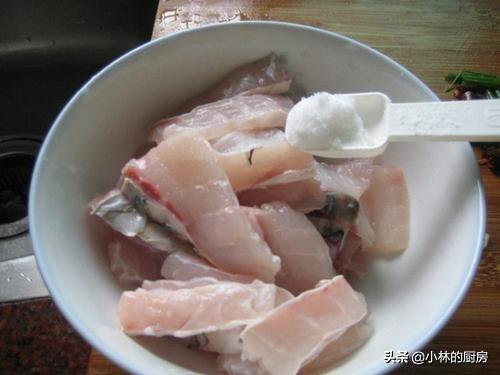 分享给你私家酸菜鱼的制作方法，鱼片嫩滑爽口，配上米饭吃超过瘾
