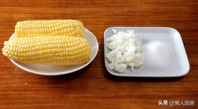 只需两根玉米和一点米饭，就能做出玉米汁，营养无添加