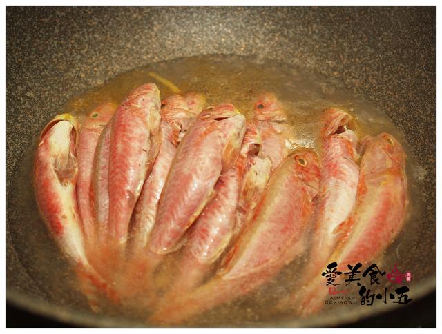 姜丝煮小红鱼